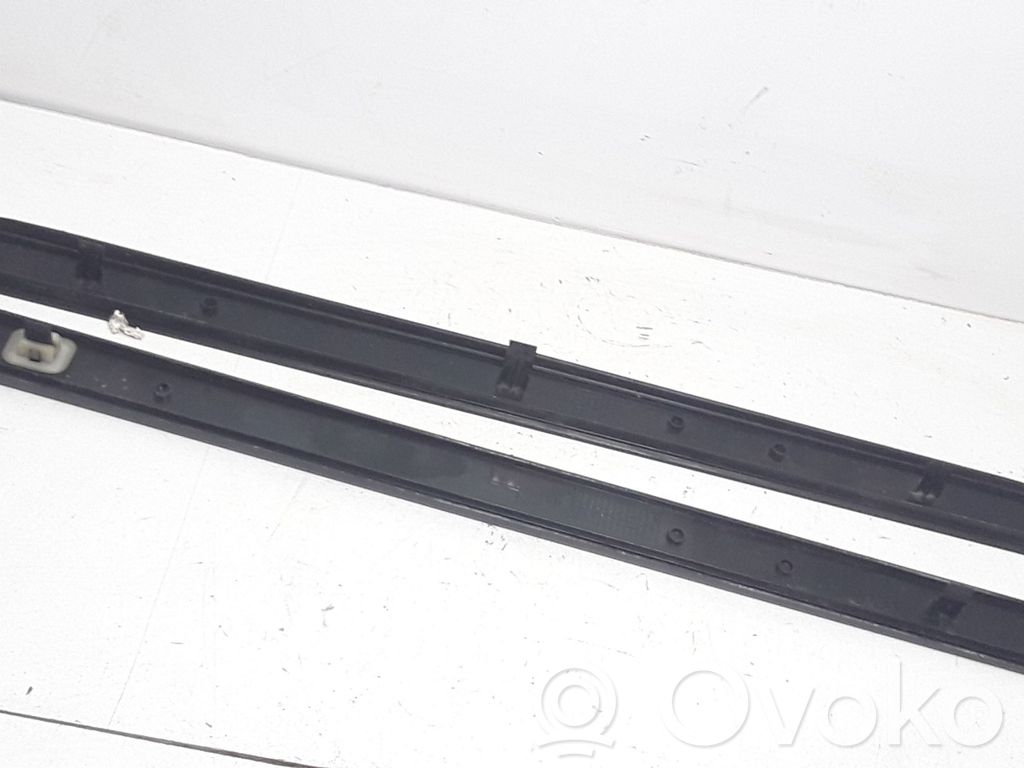 Citroen C5 Garniture marche-pieds avant 
