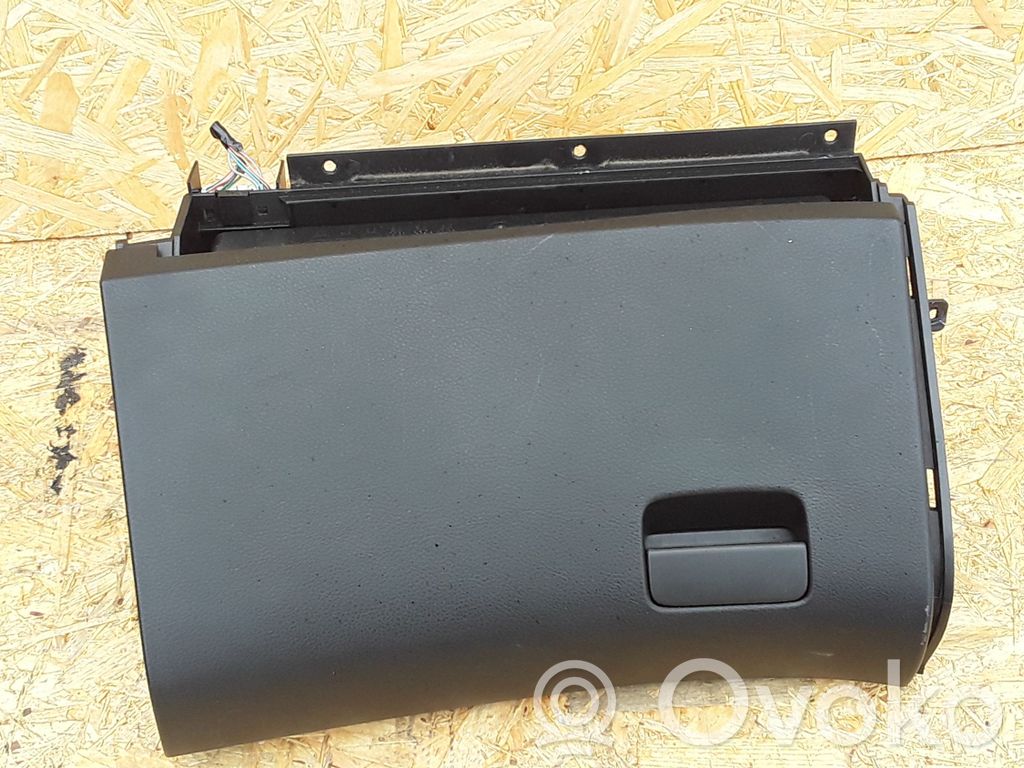 Subaru Legacy Daiktadėžės (bordačioko) komplektas 