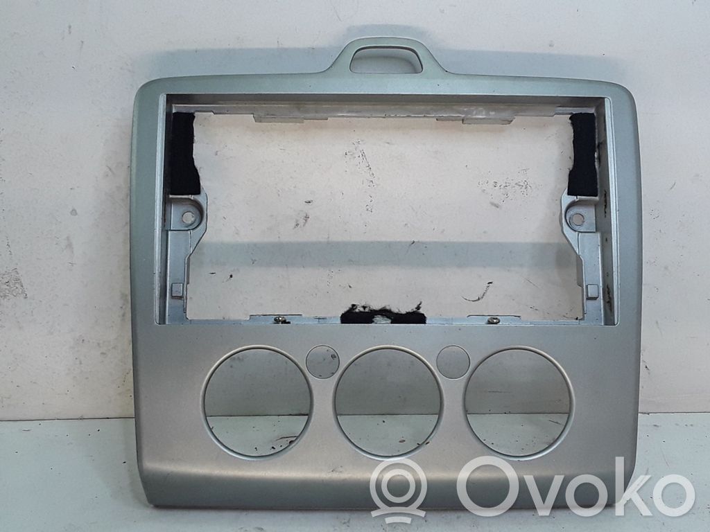 Ford Focus Radio/GPS head unit trim 