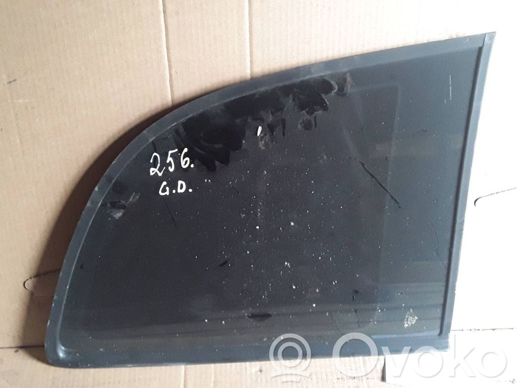 Opel Zafira A Vidrio lateral trasero 