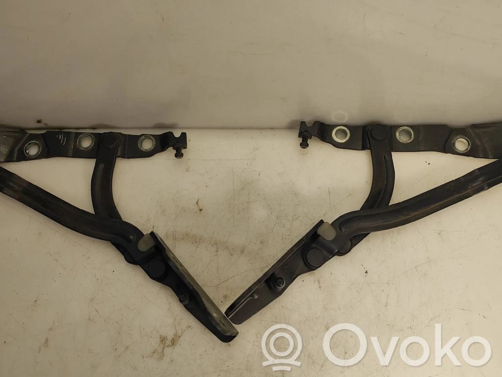 Volvo S40 Tailgate/trunk/boot hinge 