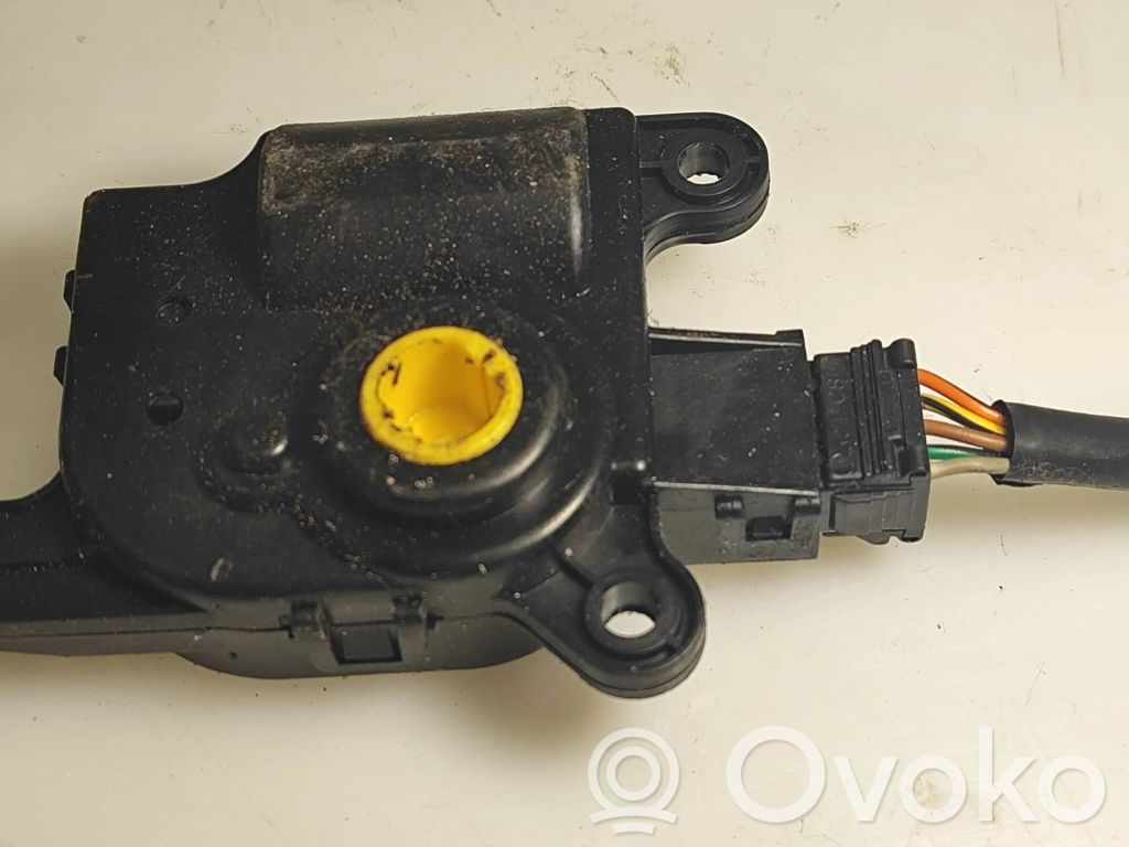 Hyundai Santa Fe Air flap motor/actuator 