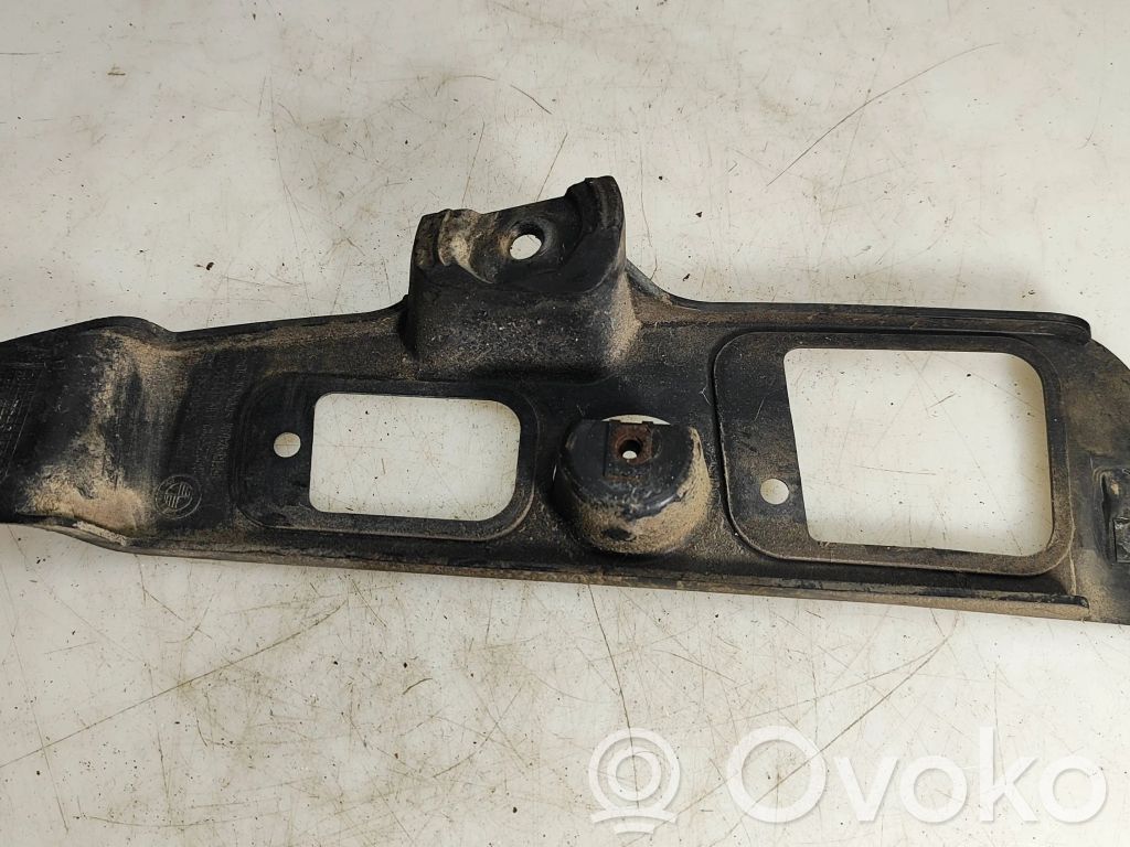 BMW X3 E83 Galinis laikiklis bamperio 