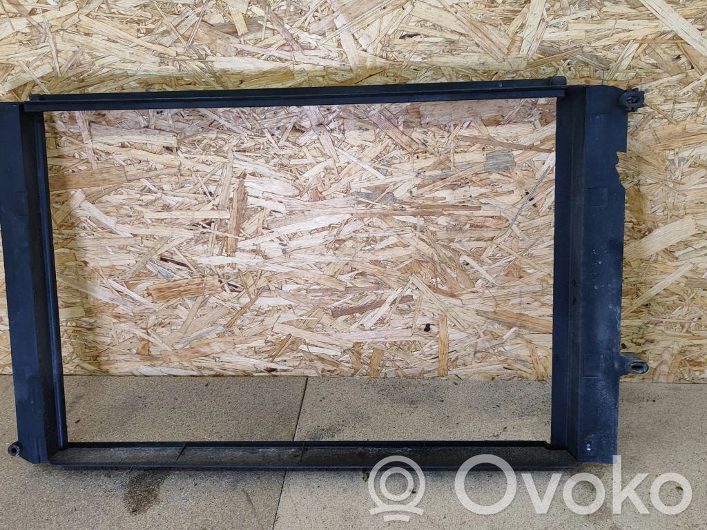 Volvo V70 Radiator cooling fan shroud 
