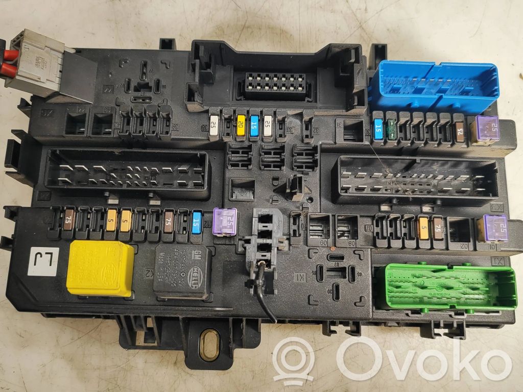 Opel Astra H Sicherungskasten 