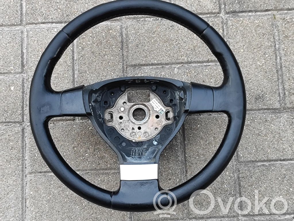 Volkswagen Polo IV 9N3 Ohjauspyörä 