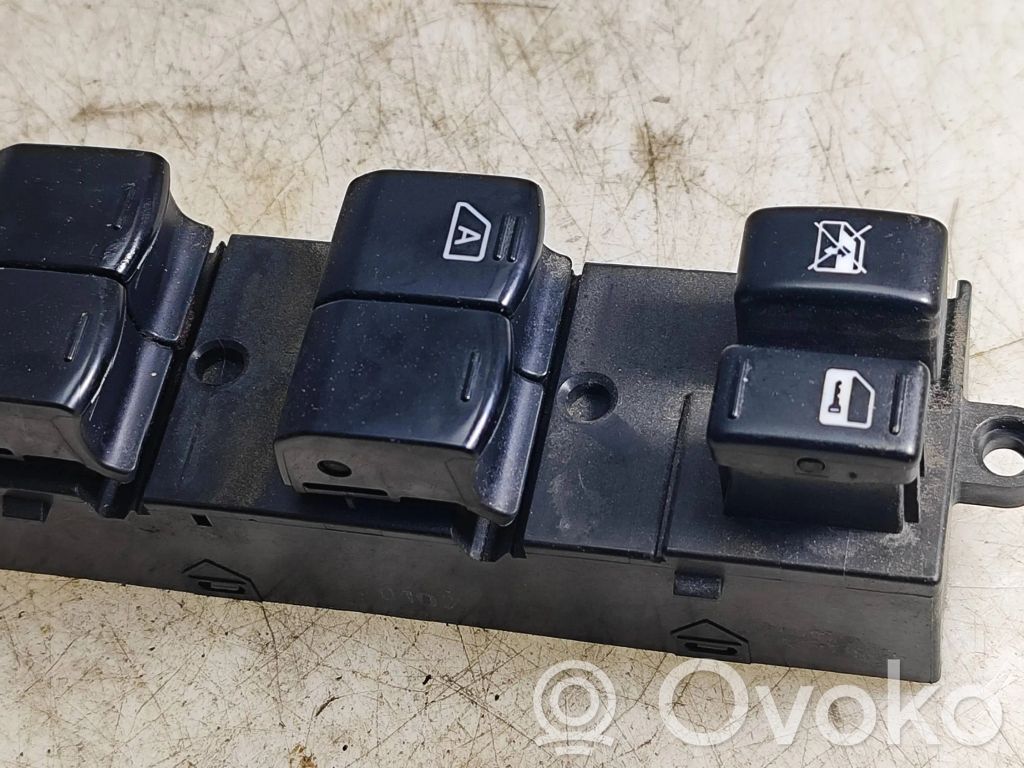Electric window control switch   157393,LL03