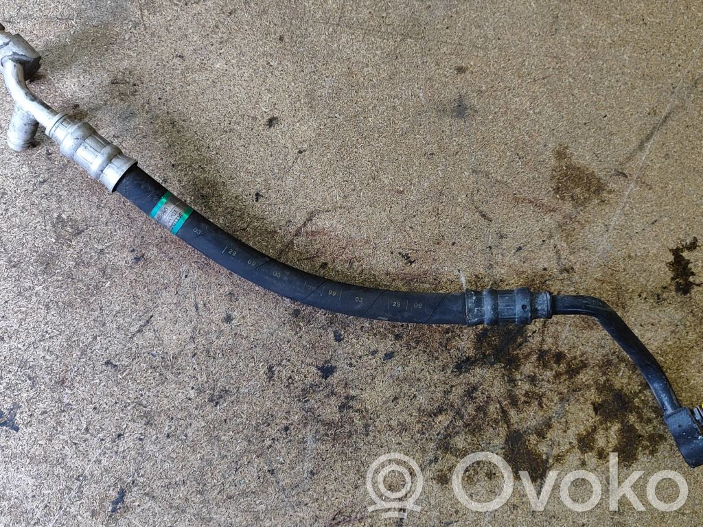 BMW 3 E46 Ilmastointilaitteen putki (A/C) 