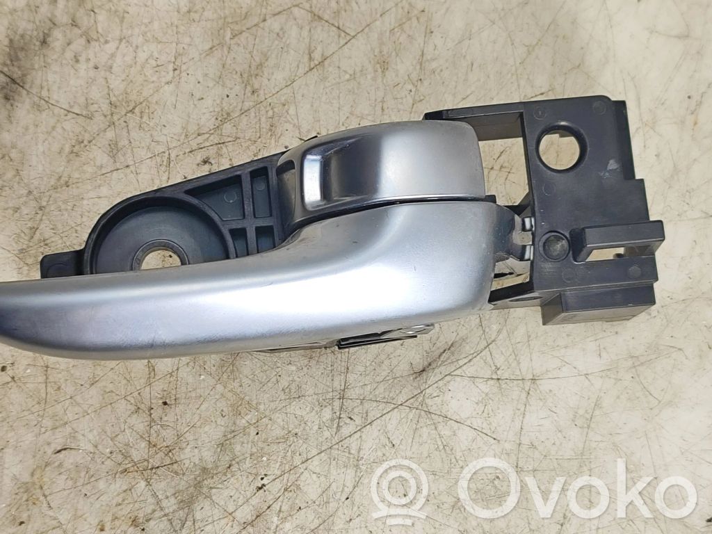 Chrysler 200 Manecilla interna puerta delantera 