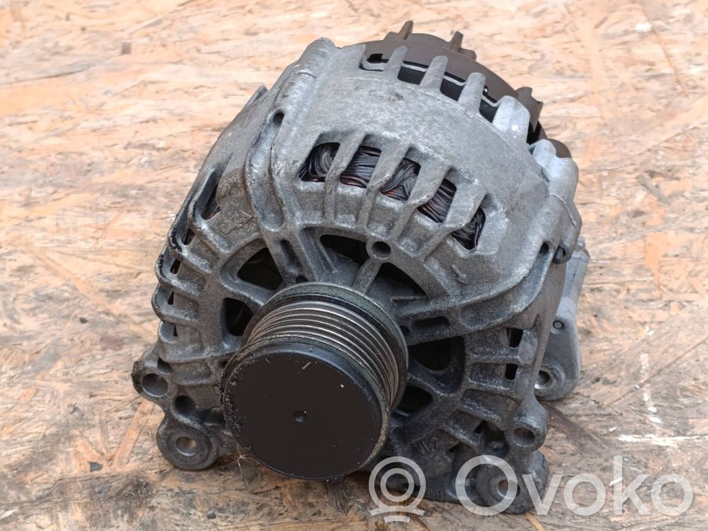 Volkswagen PASSAT B7 Alternador 