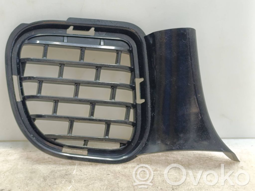 Dodge Challenger Front bumper lower grill 