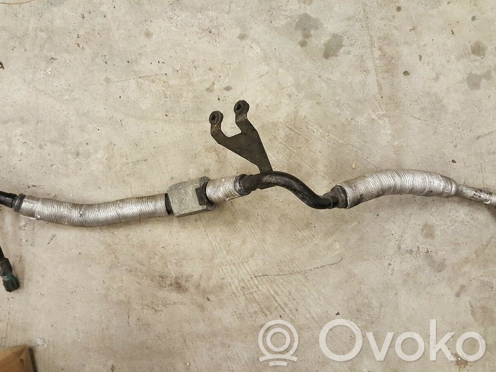 BMW 7 E65 E66 Ilmastointilaitteen putki (A/C) 