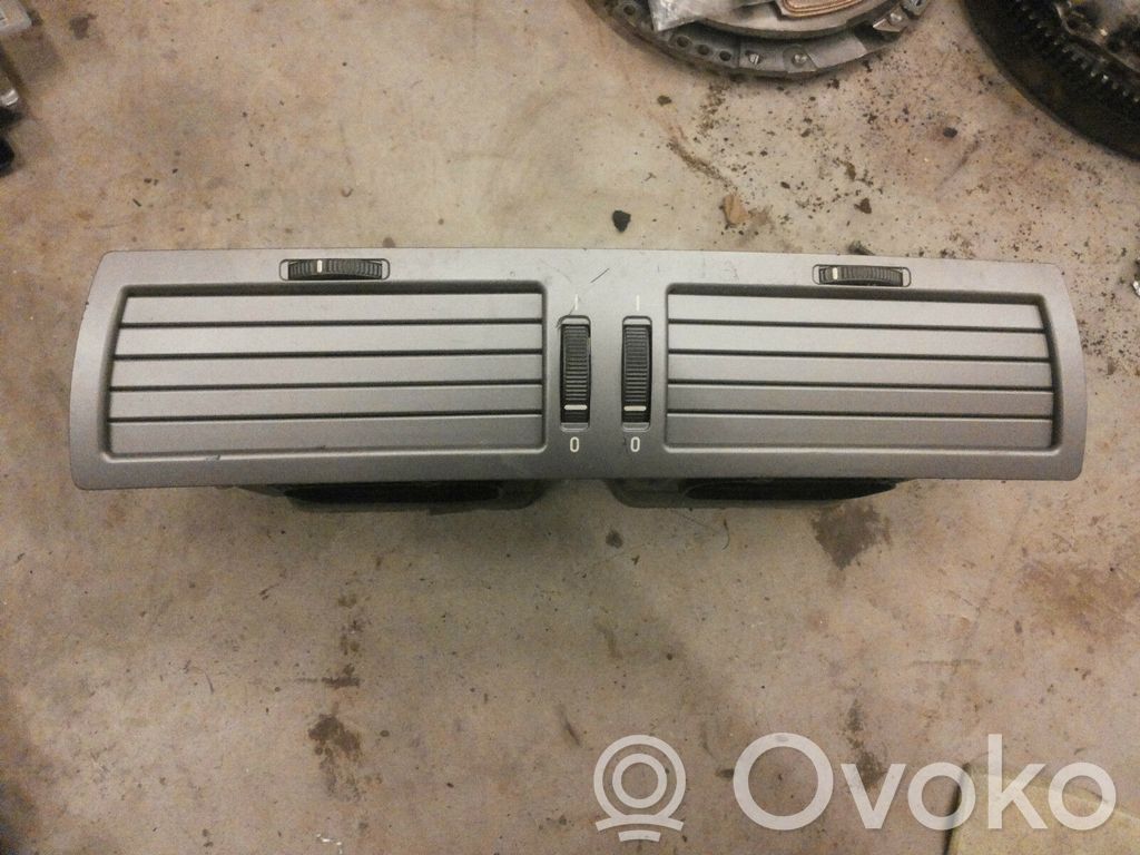 BMW 7 E65 E66 Centrinės oro grotelės 