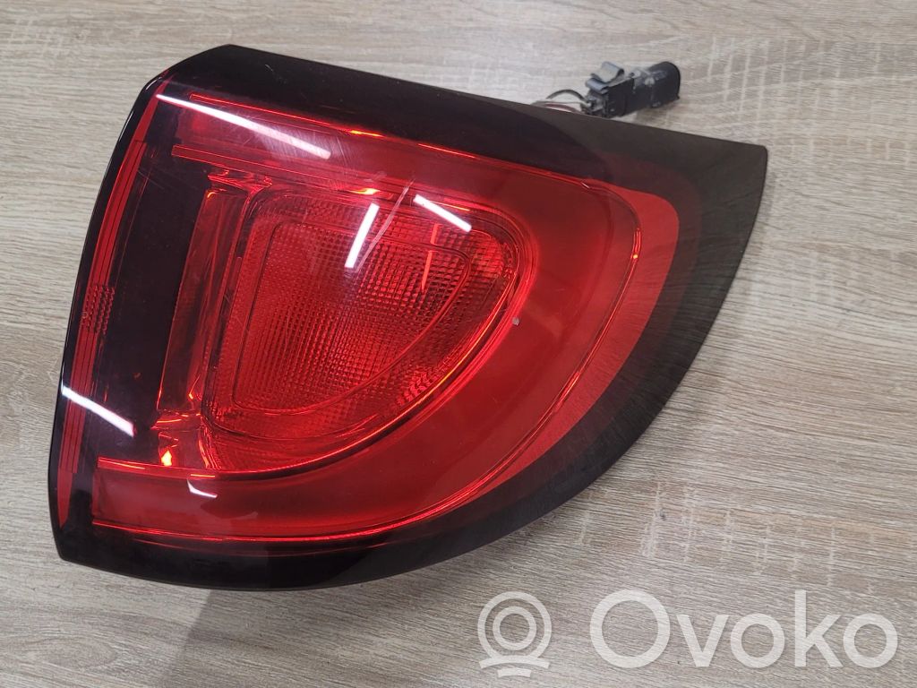 Chrysler Pacifica Rear/tail lights 