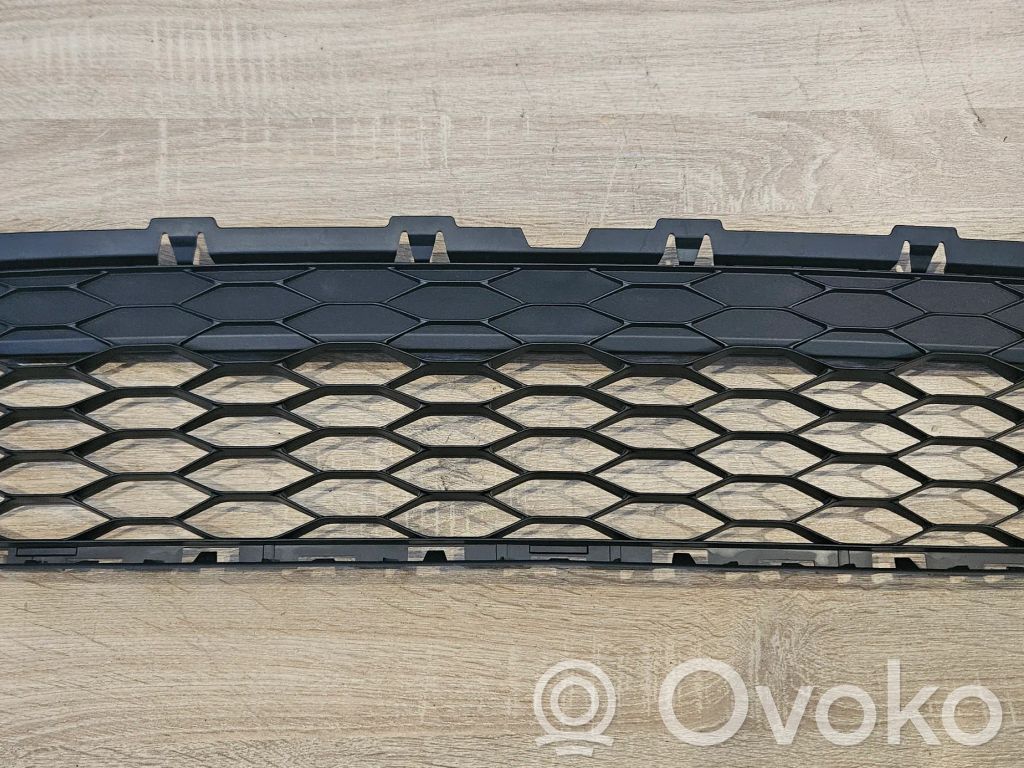 Ford Explorer Front bumper lower grill 