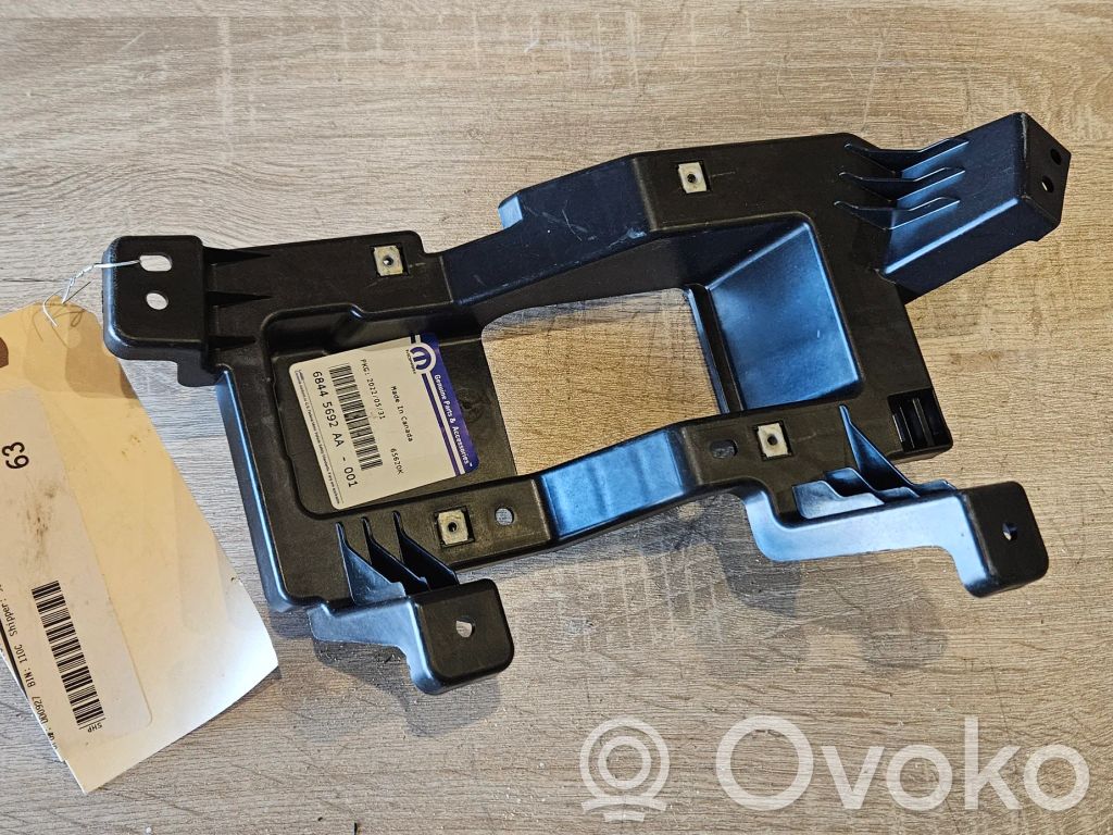 Chrysler Pacifica Fog light bracket 