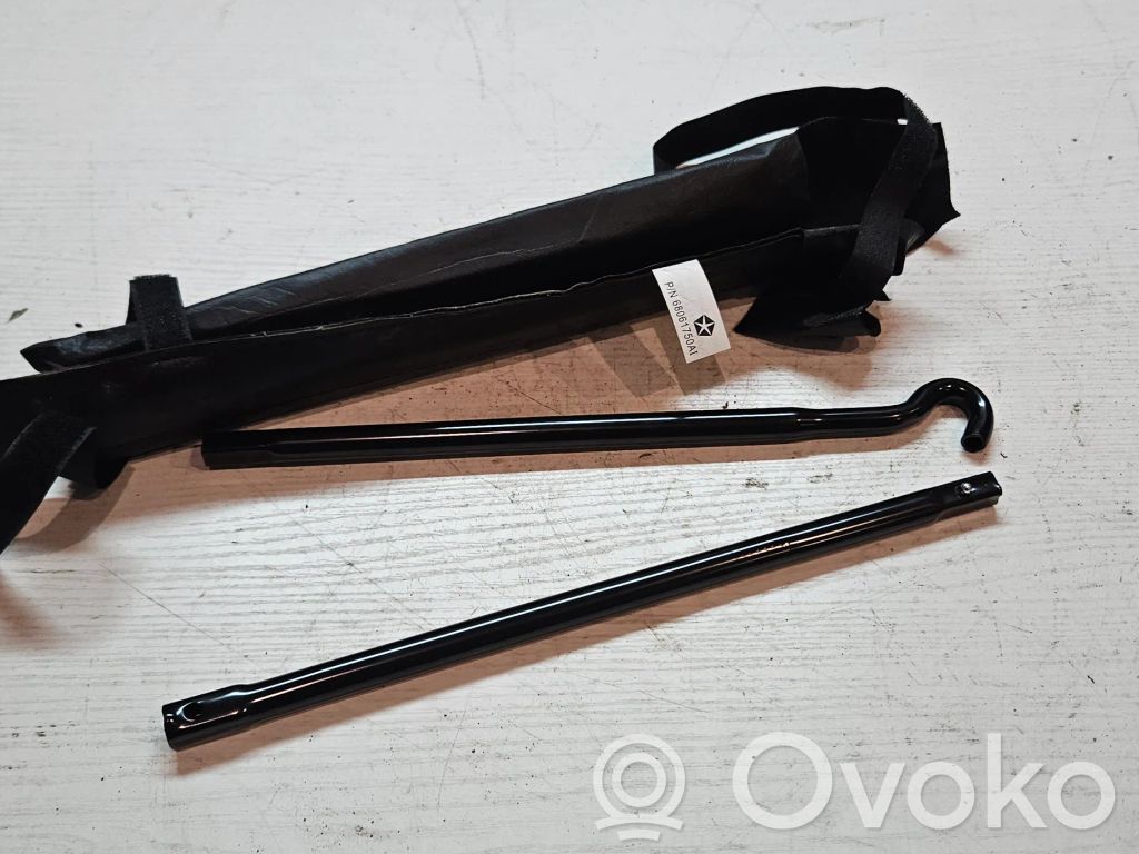Kit d’outils   68061750AI