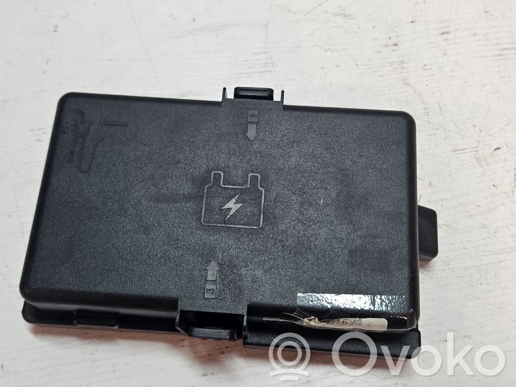 Chrysler Pacifica Fuse box cover 