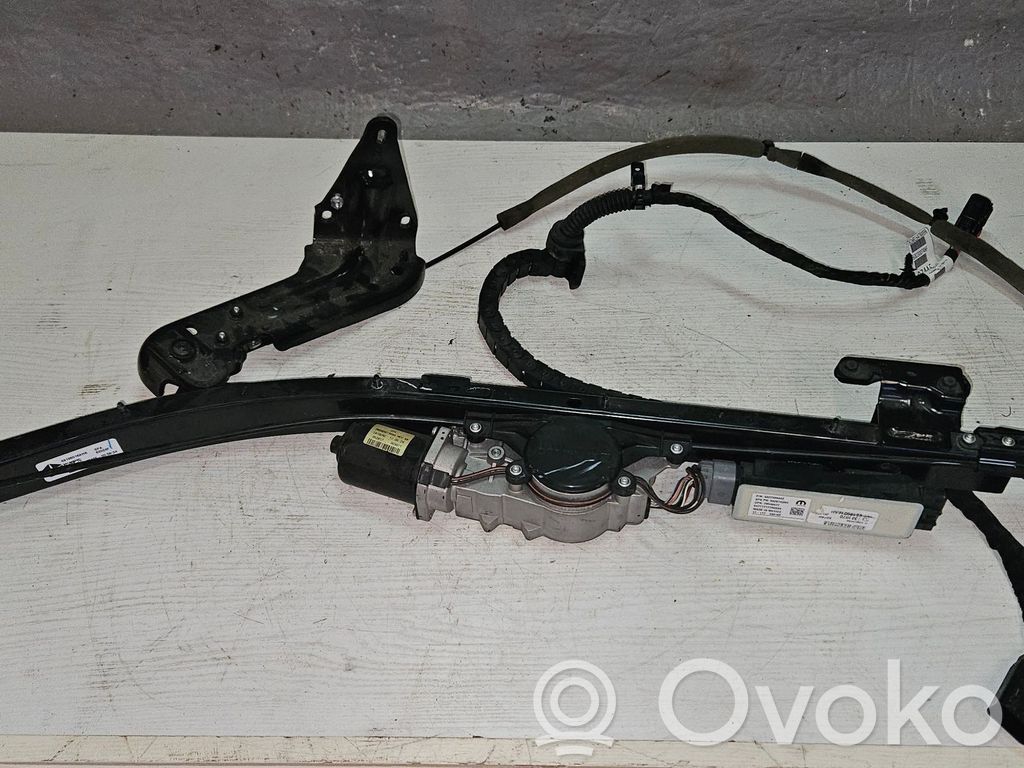 Motor de la puerta corredera   5926736AB,68186016AHA,68225094AE
