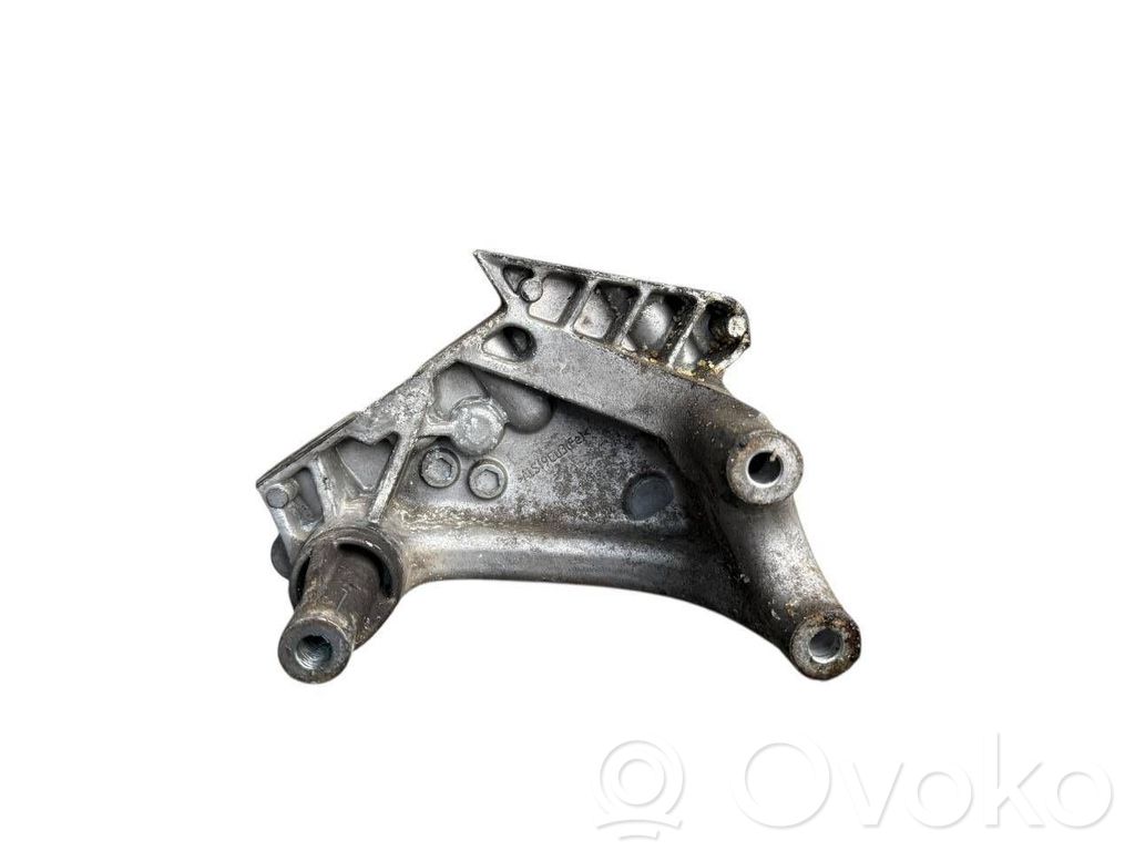 Volkswagen Caddy Engine mounting bracket 