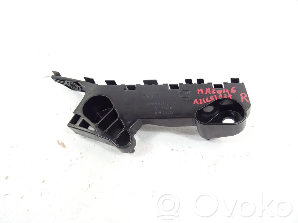 Front bumper mounting bracket   GHP9500T1