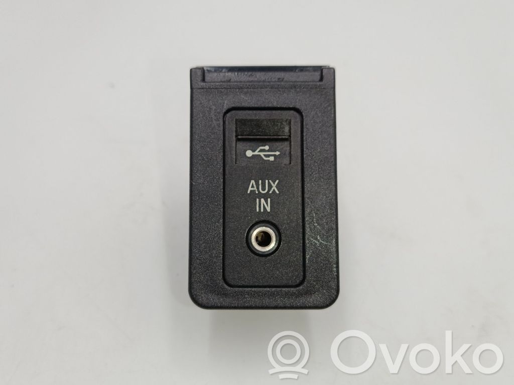 BMW 5 E60 E61 USB socket connector 