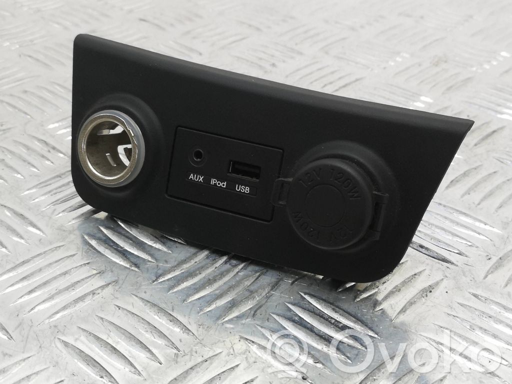Hyundai i30 Enchufe conector USB 