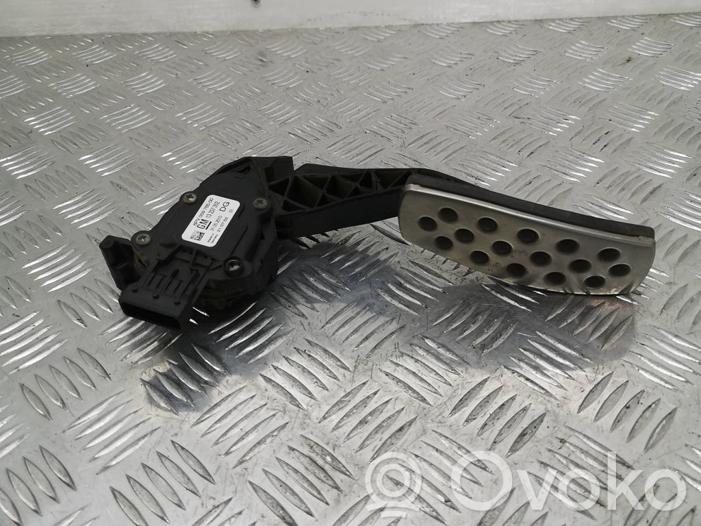 Opel Insignia A Pedał gazu / przyspieszenia 