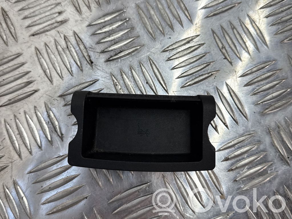 Ashtray (front)   82037