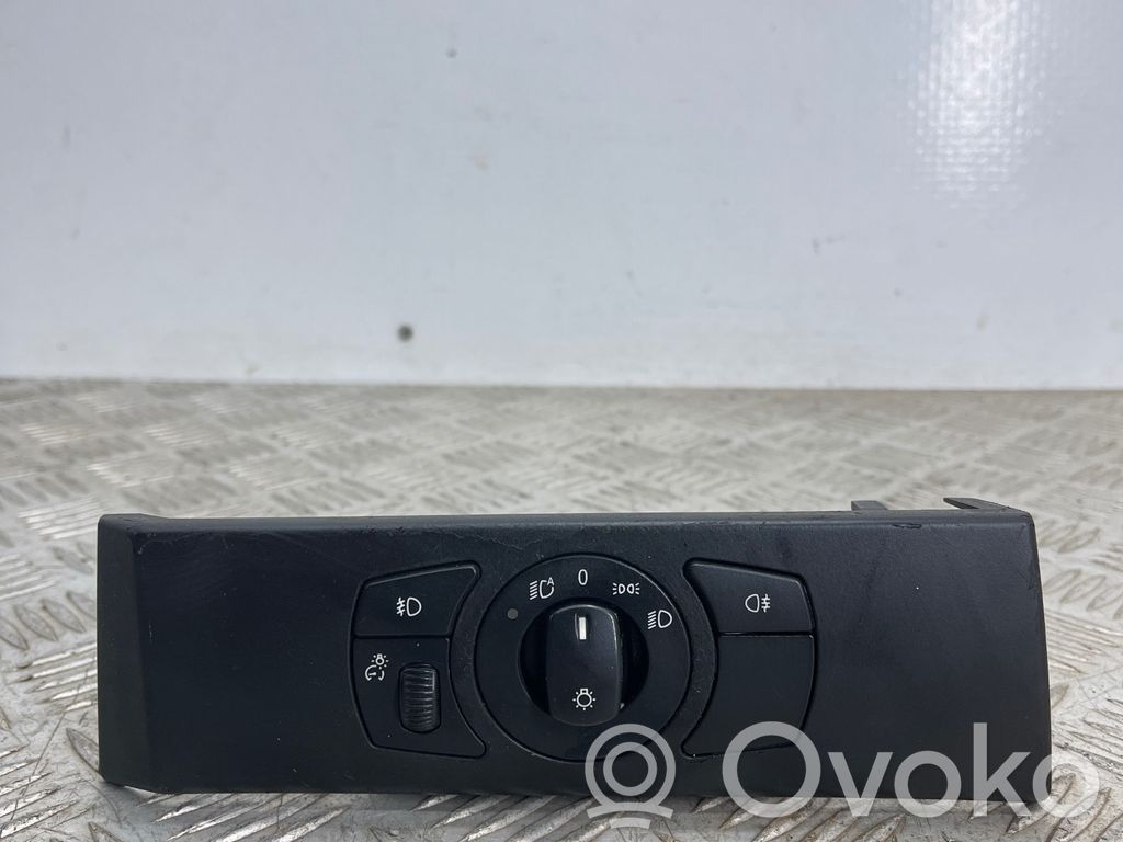 Light switch   6925260