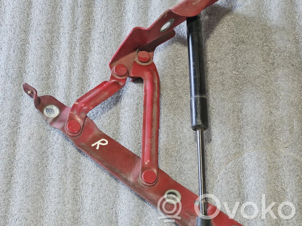 Dodge Challenger Tailgate/trunk/boot hinge 