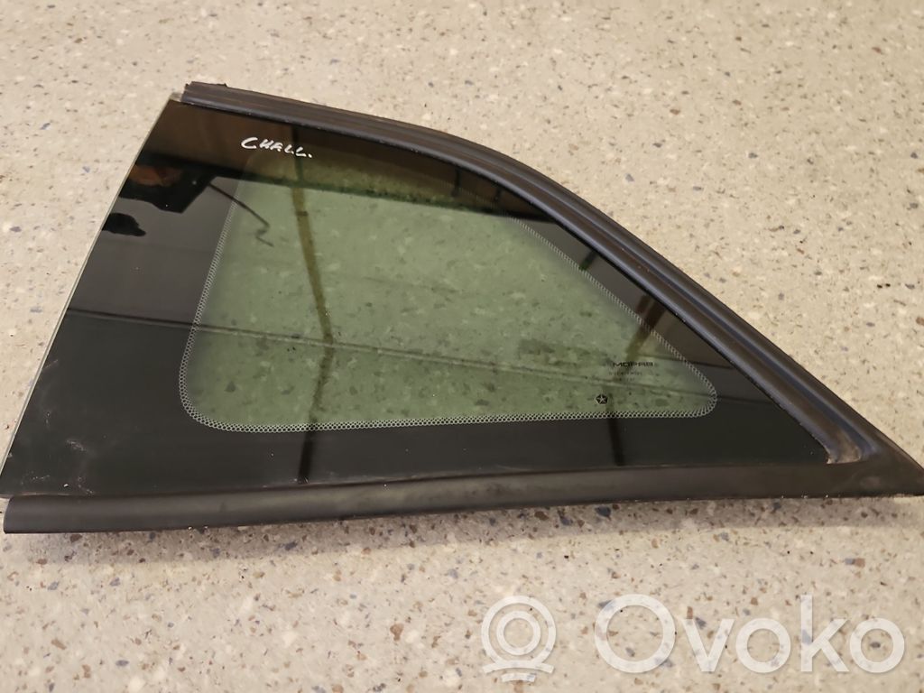 Chrysler 300C Rear side window 
