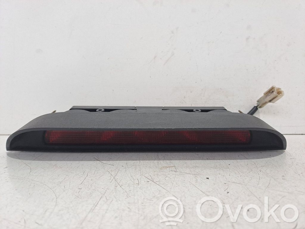 Third/center stoplight   MR245579,09961022