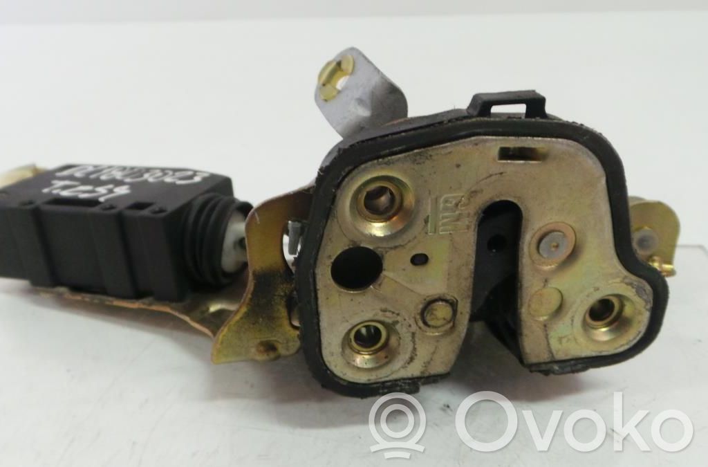 Rear door lock   90493703