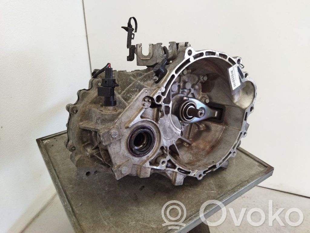 Manual 5 speed gearbox   WBJ6