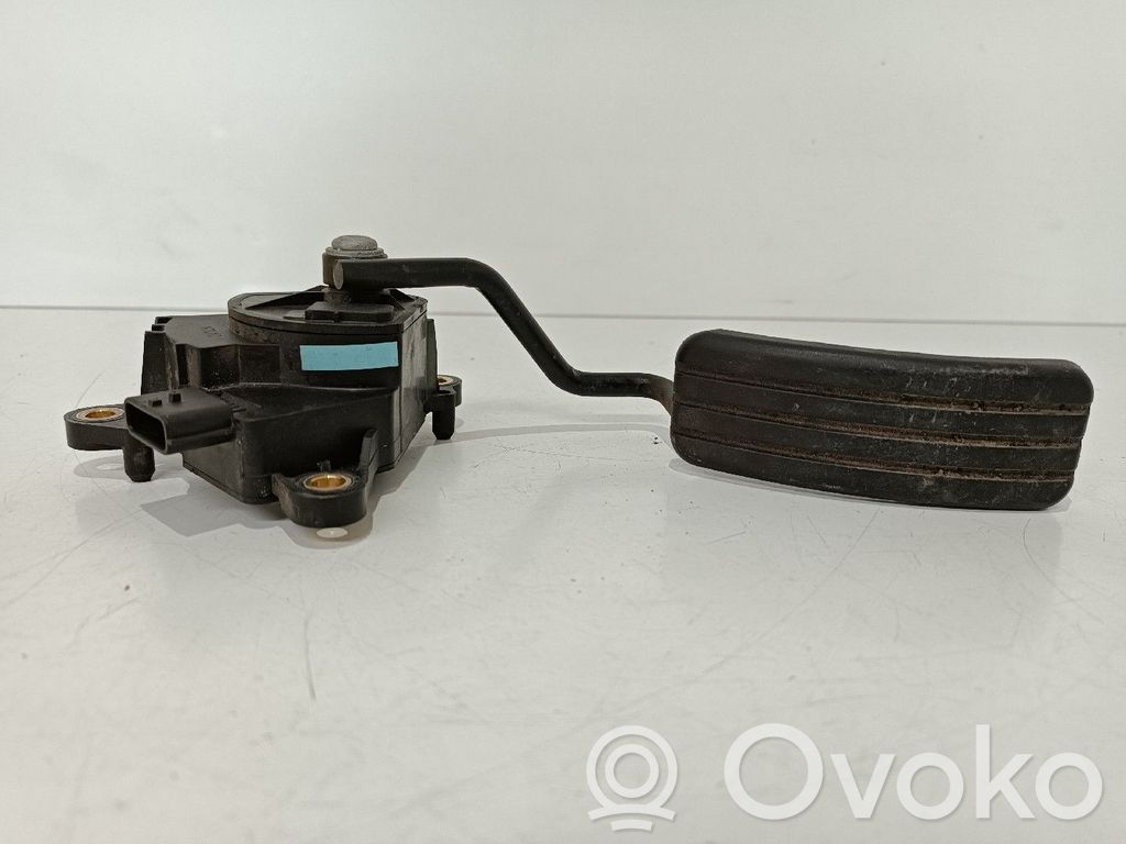 Accelerator throttle pedal   8200297342