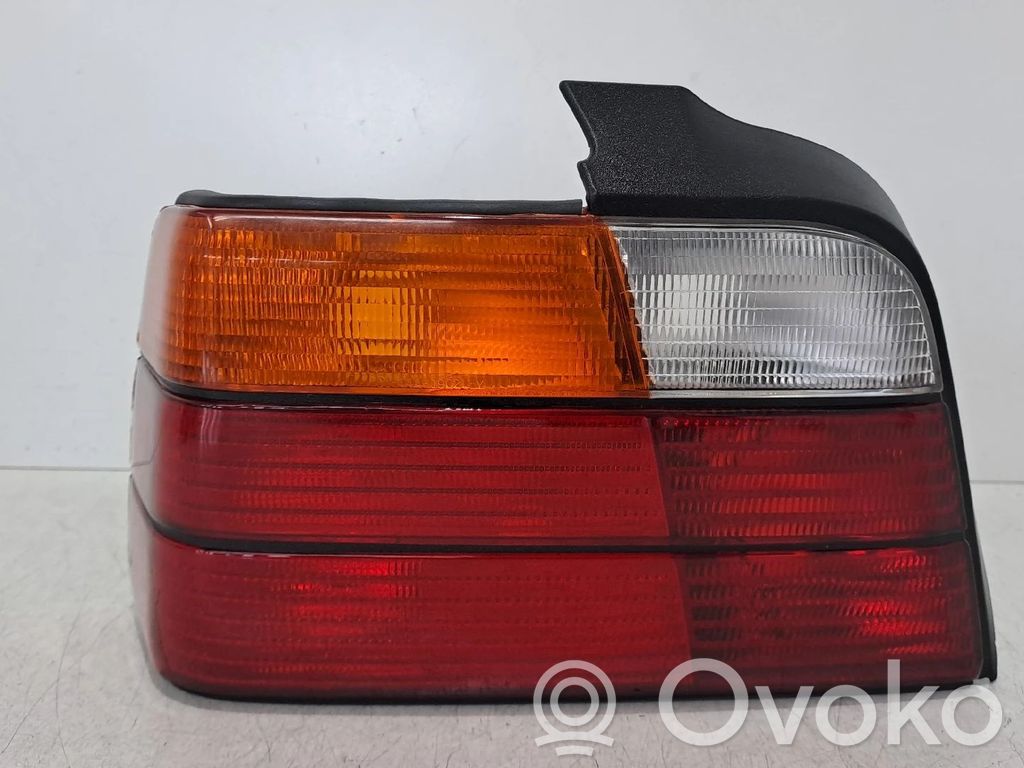 Tailgate rear/tail lights