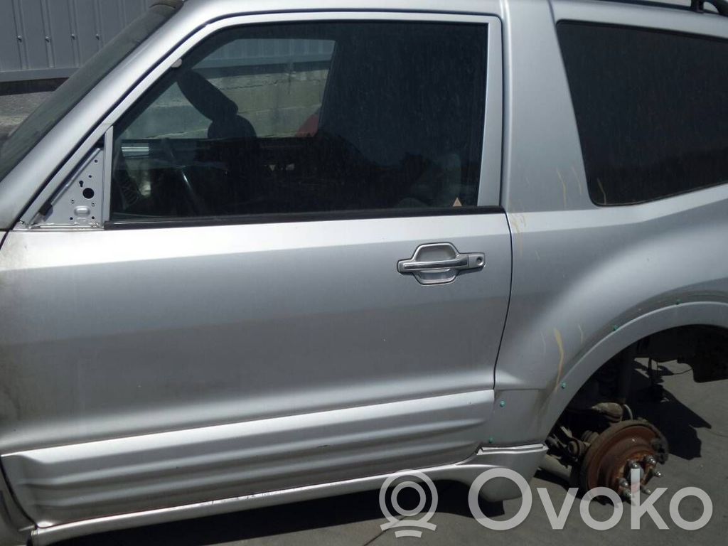 Mitsubishi Pajero Puerta delantera 