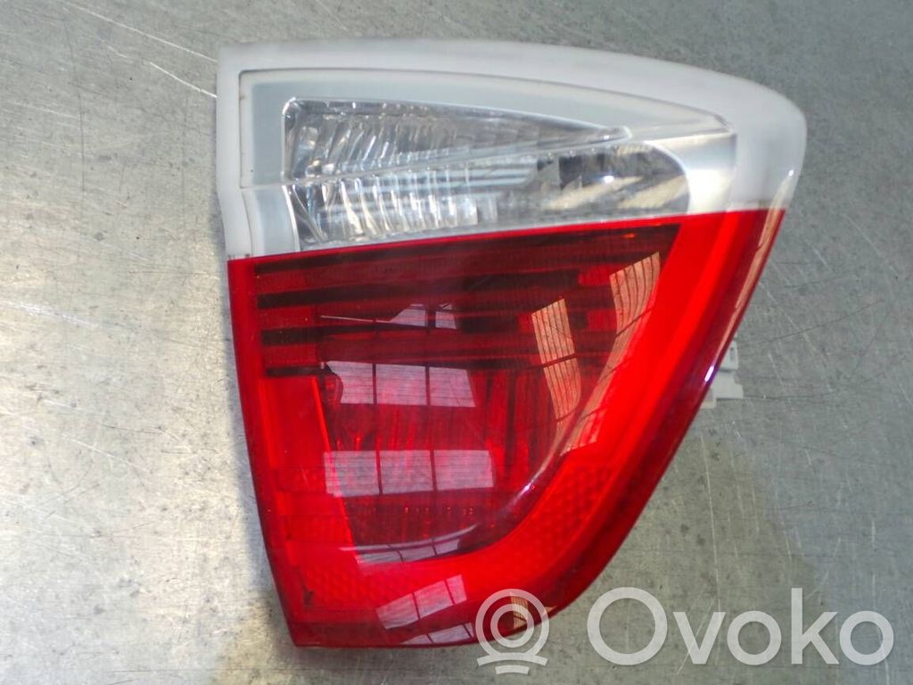 Tailgate rear/tail lights   6997459,1511018