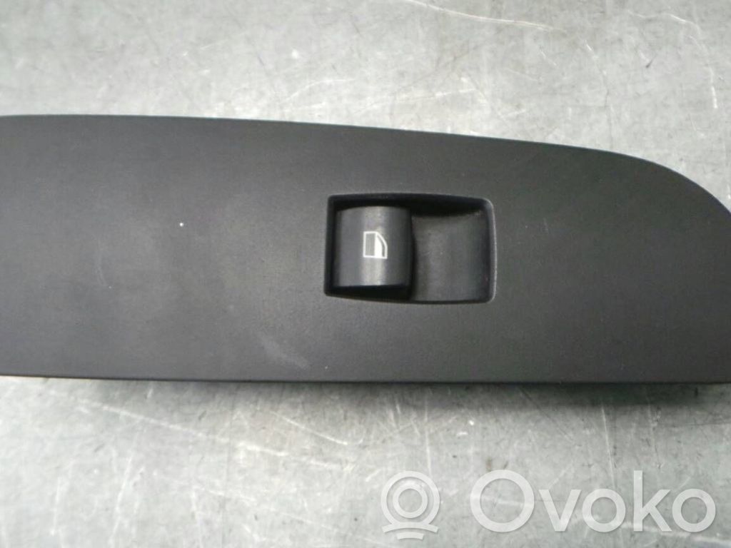 Elektrisko logu slēdzis   6935534,1805008,9162997A