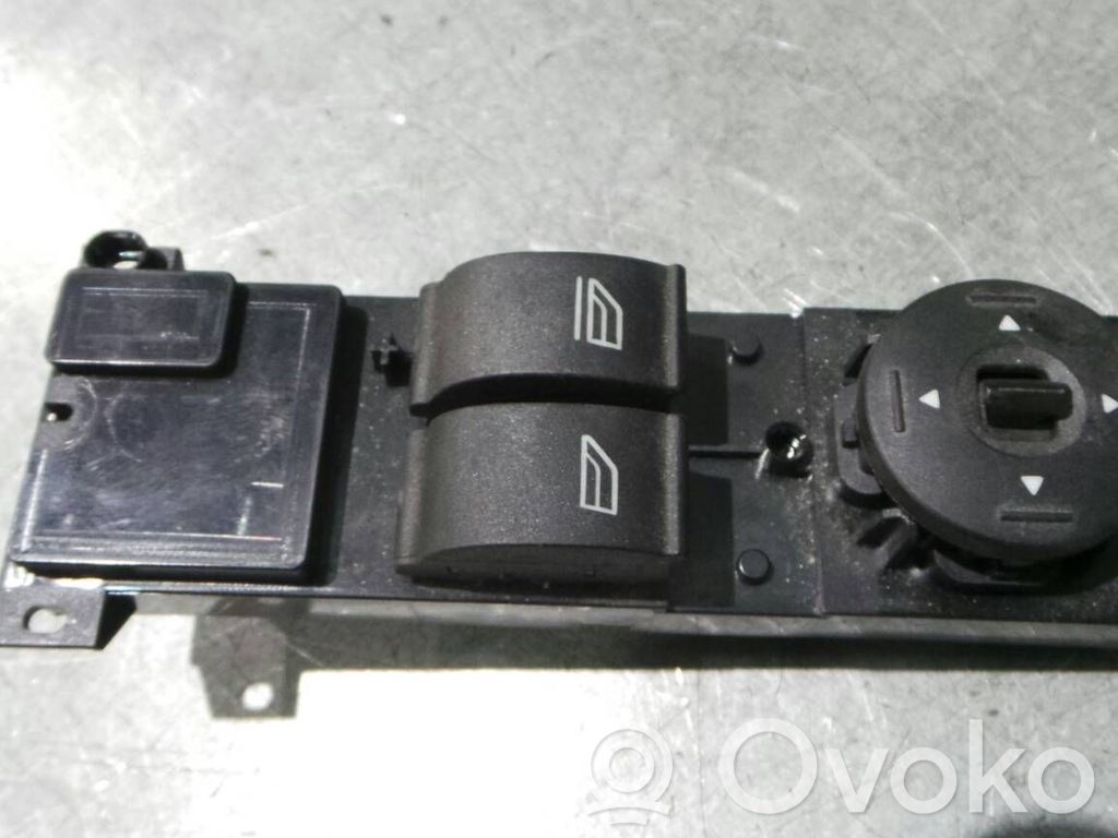 Ford C-MAX I Electric window control switch 
