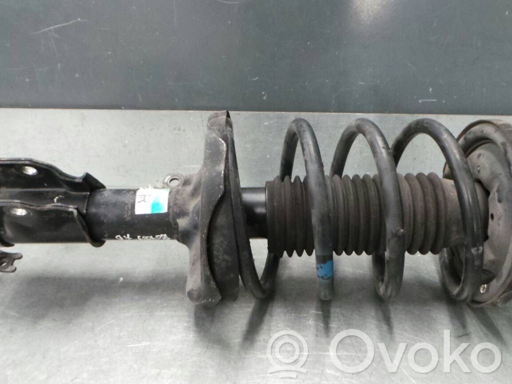 Mazda 323 Stoßdämpfer vorne 