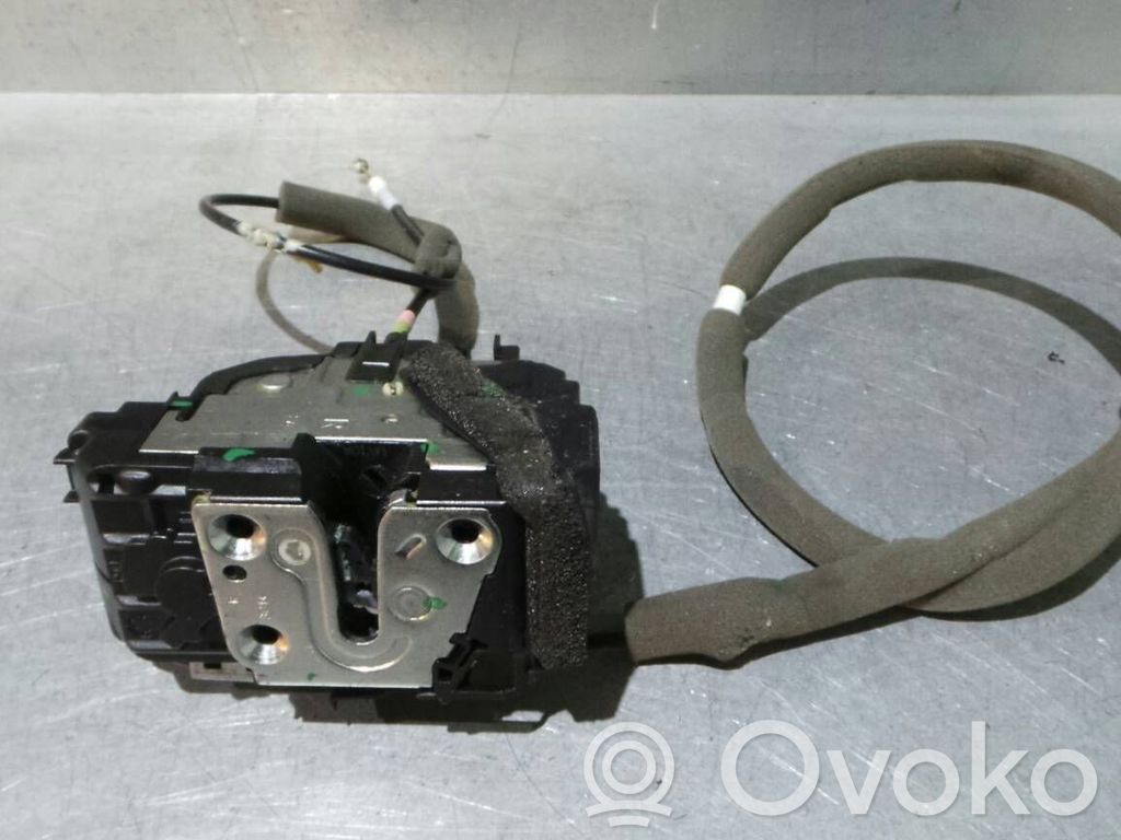 Nissan Note (E11) Priekšpusē slēdzene 