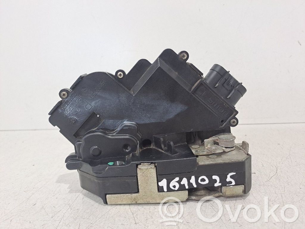 Priekšpusē slēdzene   25000862,A4547200935