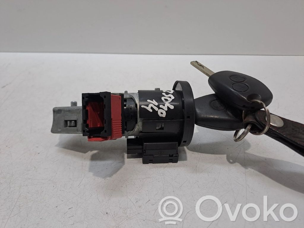 Renault Twingo II Užvedimo spynelė 
