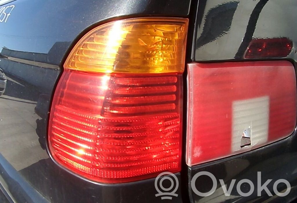 Tailgate rear/tail lights