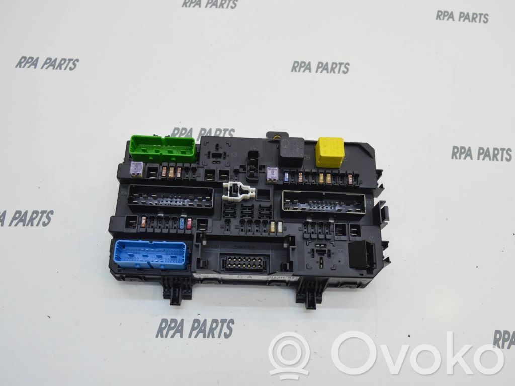 Opel Astra H Fuse module 