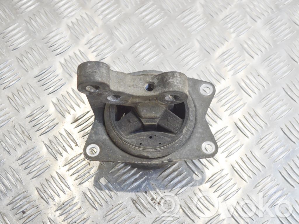 Opel Vectra C Engine mount bracket 