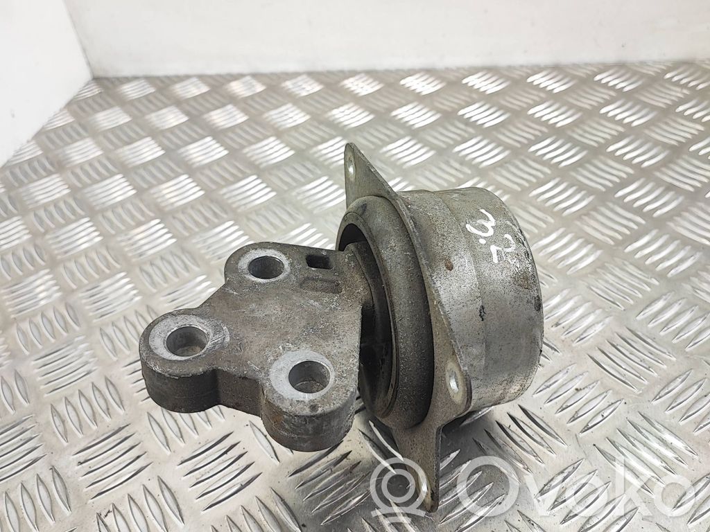 Opel Vectra C Engine mount bracket 