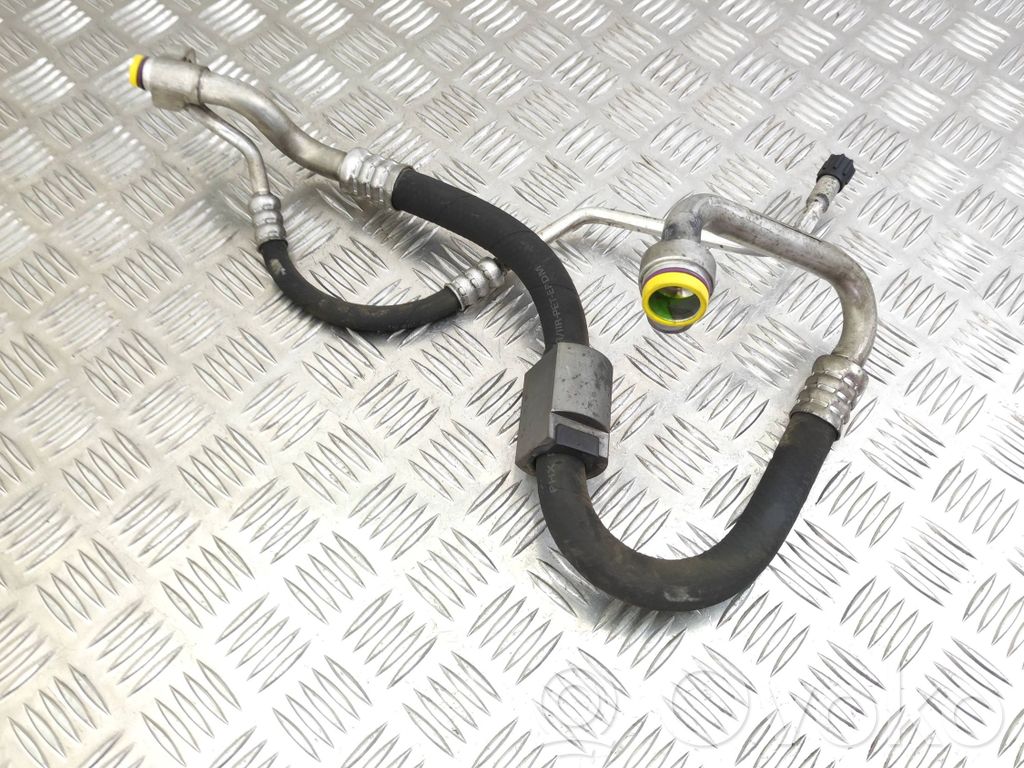 BMW 3 E90 E91 Ilmastointilaitteen putki (A/C) 